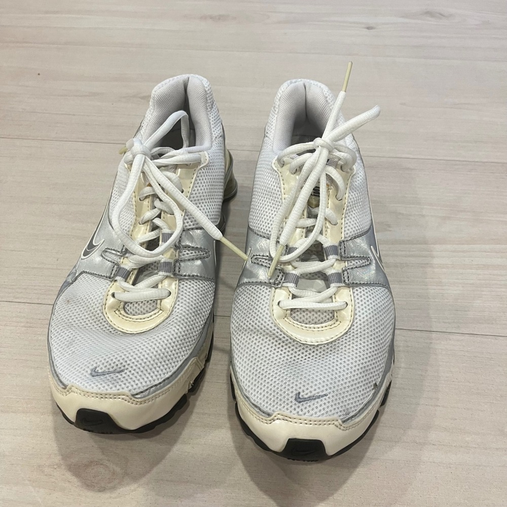 Nike Shox Turbo V Women's White Silver Athletic Shoes Size 7 Y2K streetwear 2007